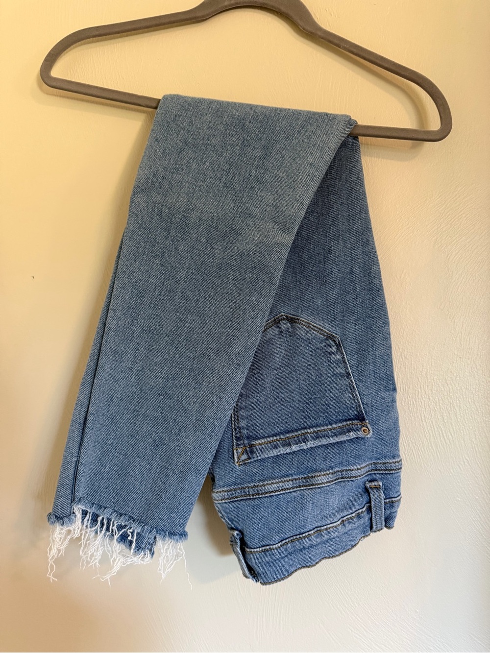 Kensie Light Blue Ankle Jeans with Frayed Hem